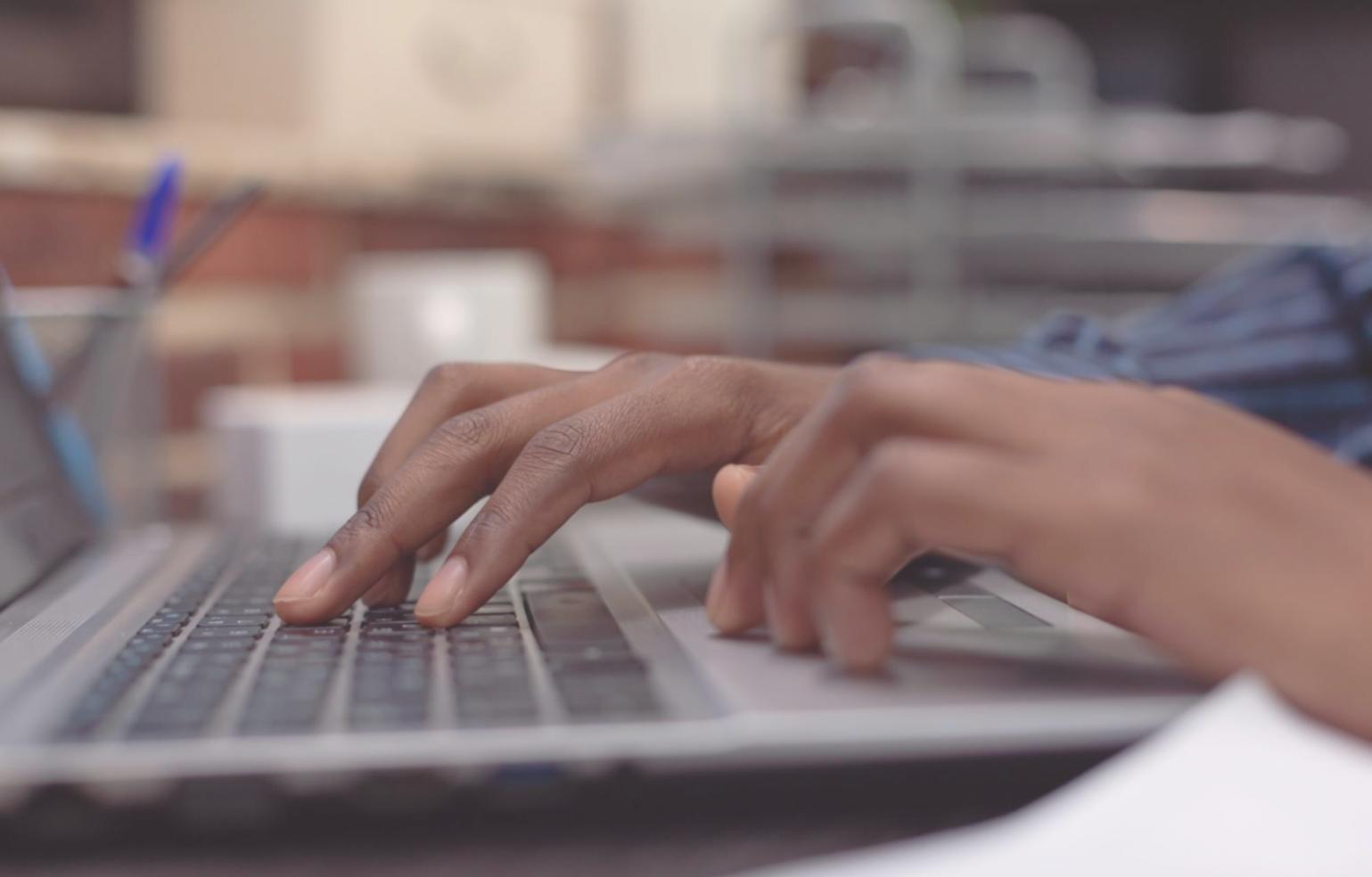 Équipe travaillant sur l'intégration de solutions partenaires